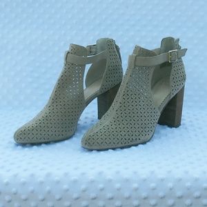 📍Crown & Ivy Bootie📍